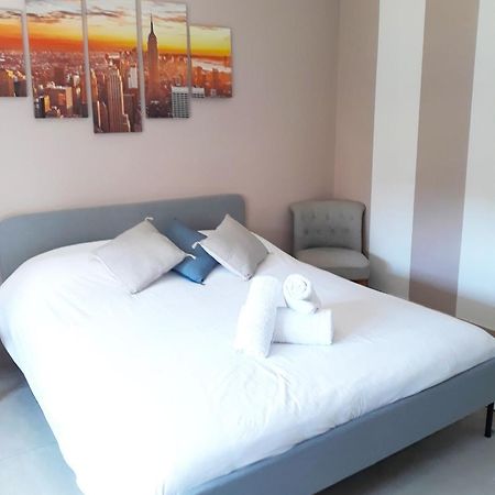 Stanza Vacanza Confortevole In Appartamento Ad Un Passo Dal Mare Vallecrosia Extérieur photo